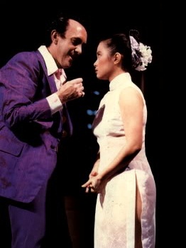 Jonathan Pryce and Lea Salonga in the original production of MISS SAIGON