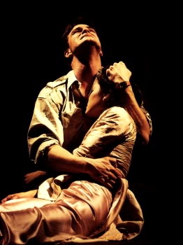 Simon Bowman and Lea Salonga as Chris and Kim in the original production of MISS SAIGON