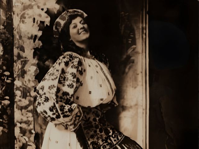 Edith Bradford as Mascha in The Chocolate Soldier