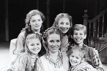 Carrie Horner, Kristen Vigard, Liv Ullmann, Maureen Silliman, Tara Kennedy and Ian Ziering in I REMEMBER MAMA